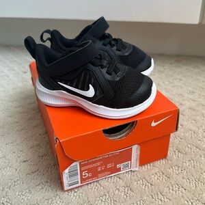 Nike downshifter shoes 5C black and white